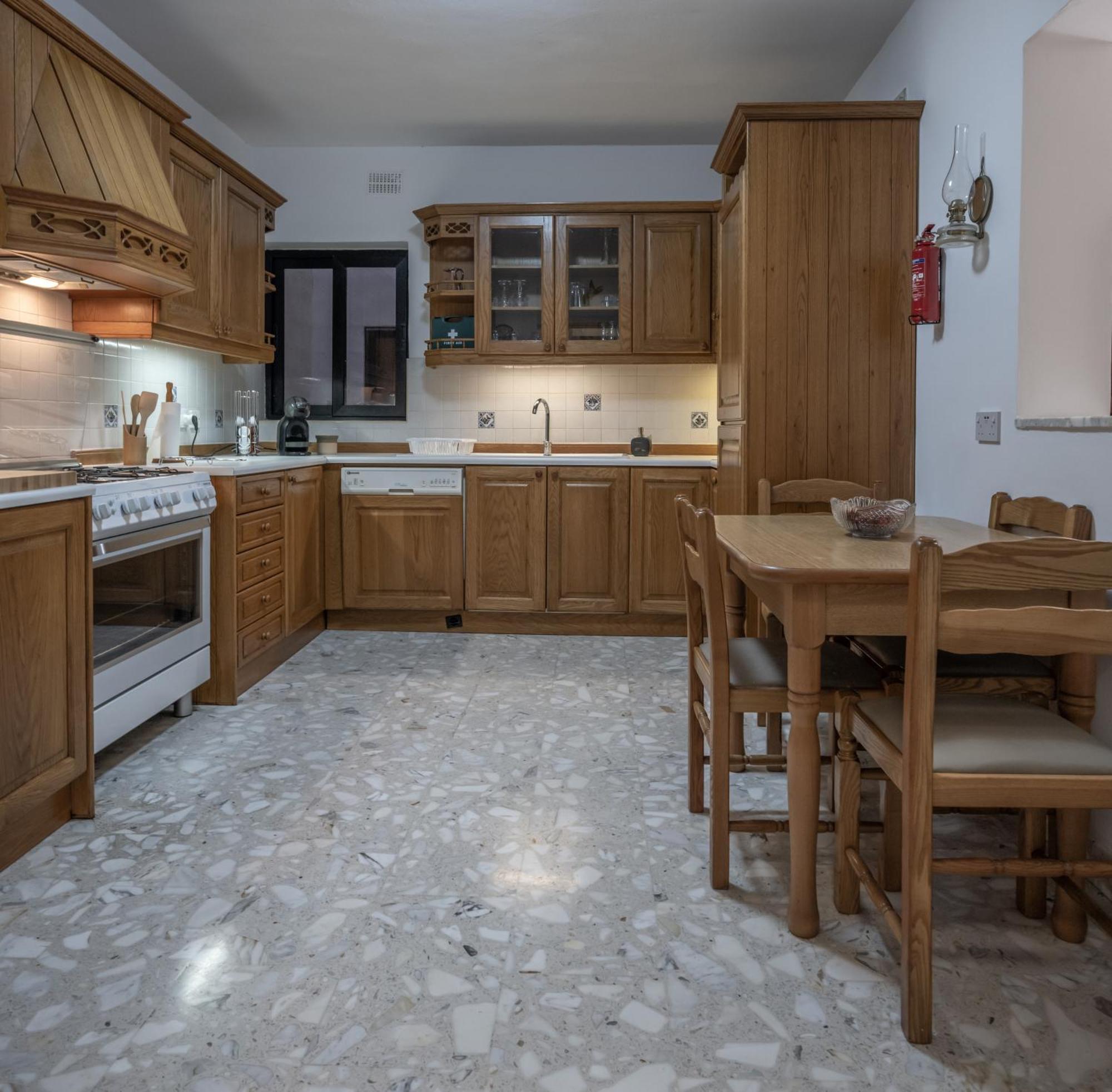 Saint Julian's Spacious 3 Bedroom Apartment In The Heart Of St Julians מראה חיצוני תמונה