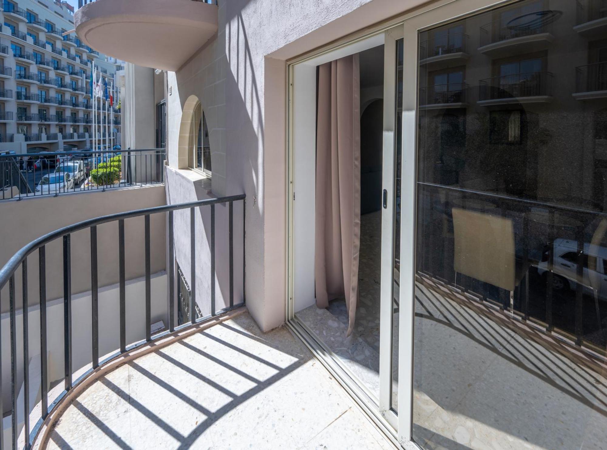 Saint Julian's Spacious 3 Bedroom Apartment In The Heart Of St Julians מראה חיצוני תמונה