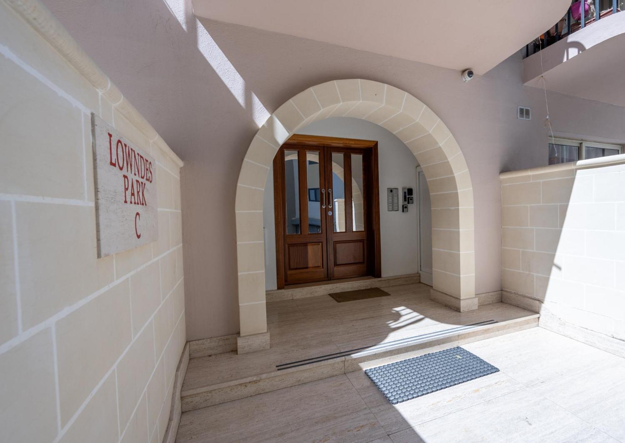 Saint Julian's Spacious 3 Bedroom Apartment In The Heart Of St Julians מראה חיצוני תמונה